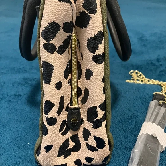 Betsey Johnson Women's Bow Bowler Handbag (Olive)- New Without Tags - Picture 4 of 6